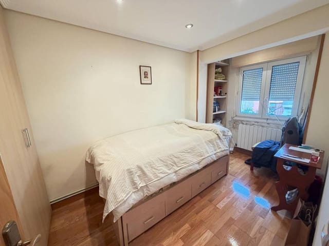 3 makuuhuone Asunto myytävänä paikassa Santander - 275 000 € (Ref: 9772855)