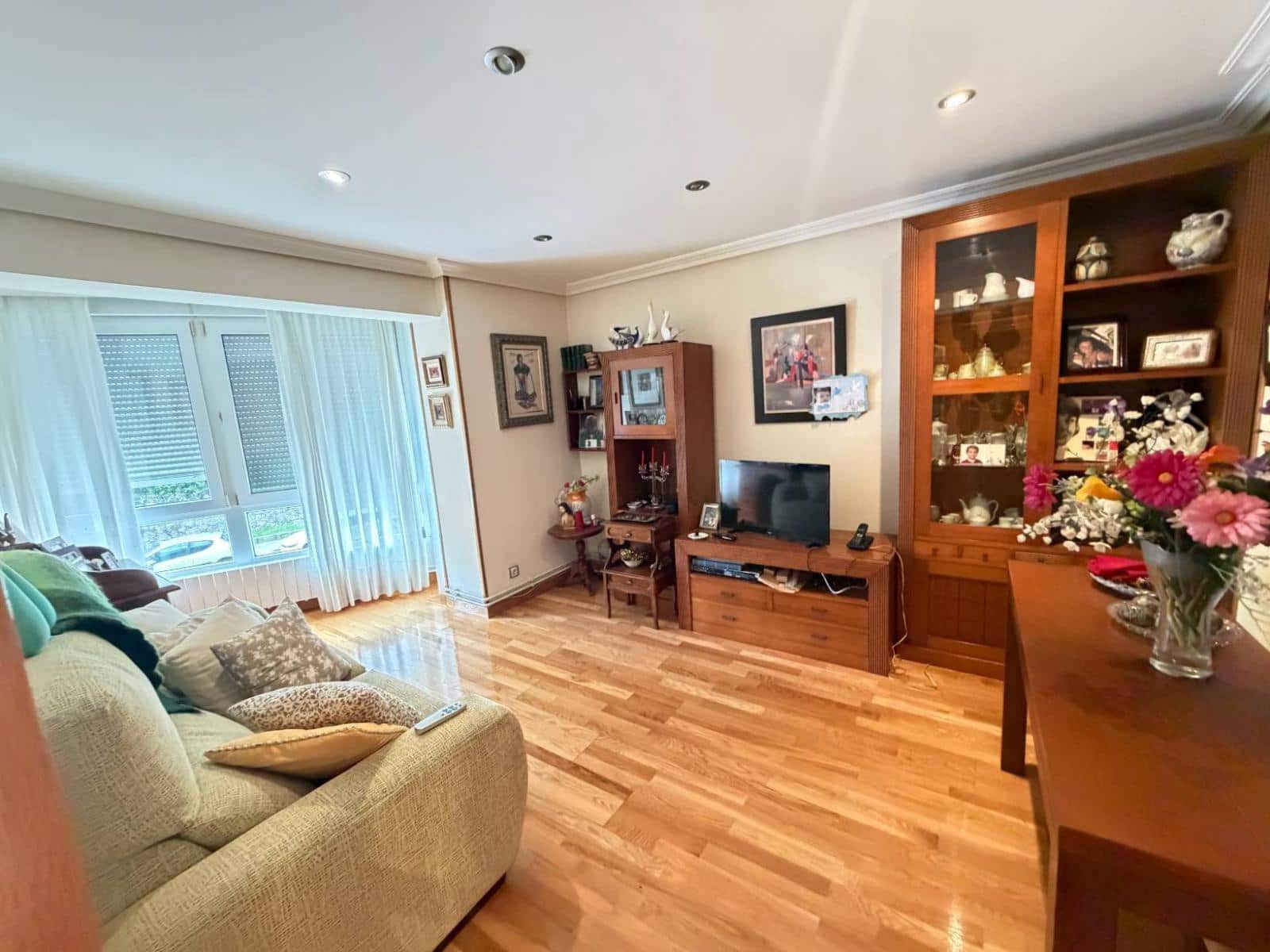 3 bedroom Flat for sale in Santander - € 275,000 (Ref: 9772855)