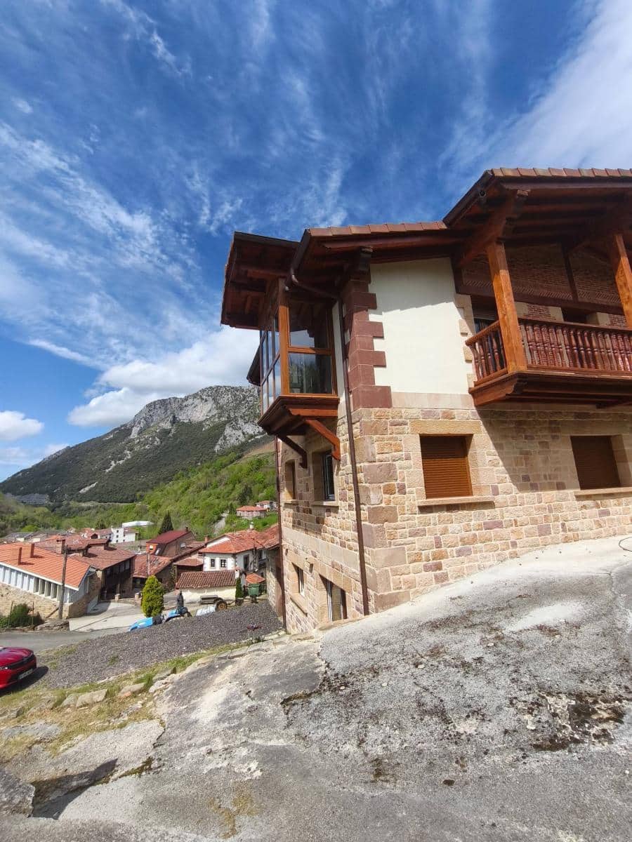 3 bedroom Townhouse for sale in Polaciones - € 280,000 (Ref: 9772856)