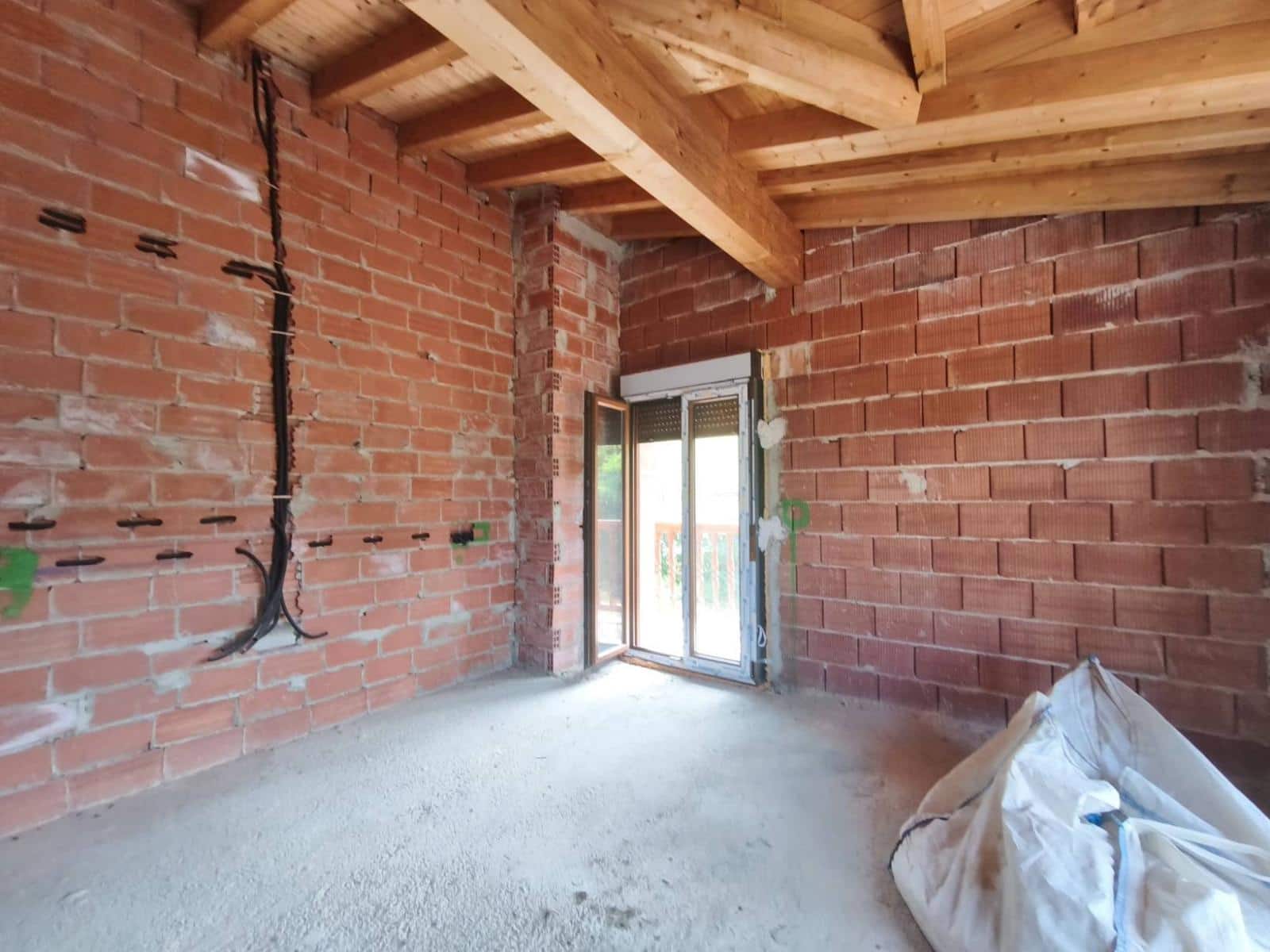 3 bedroom Townhouse for sale in Polaciones - € 280,000 (Ref: 9772856)