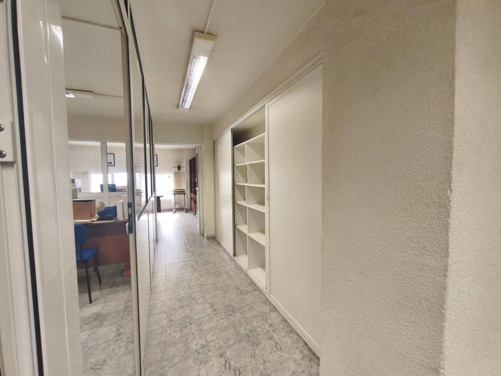 Commercial for sale in Santander - € 490,000 (Ref: 9799070)