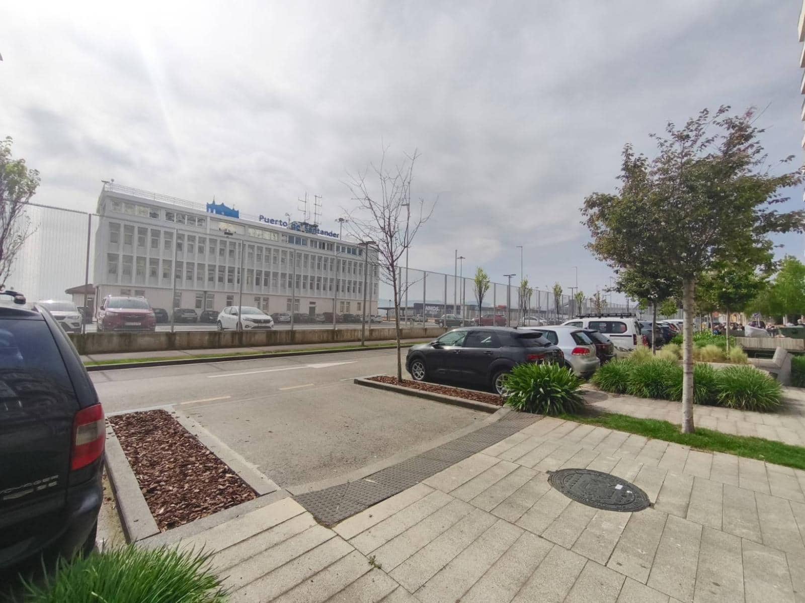 Commercial for sale in Santander - € 490,000 (Ref: 9799070)