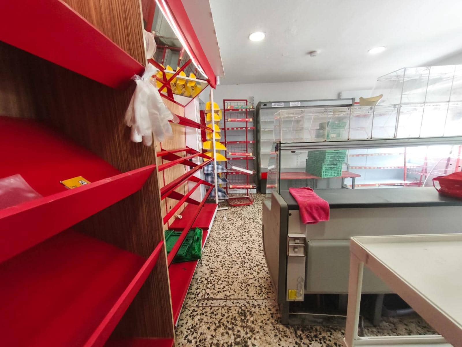 Commercieel te koop in Santander - € 45.000 (Ref: 9807960)