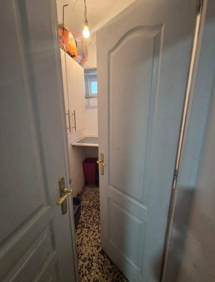 Commercial for sale in Santander - € 45,000 (Ref: 9807960)