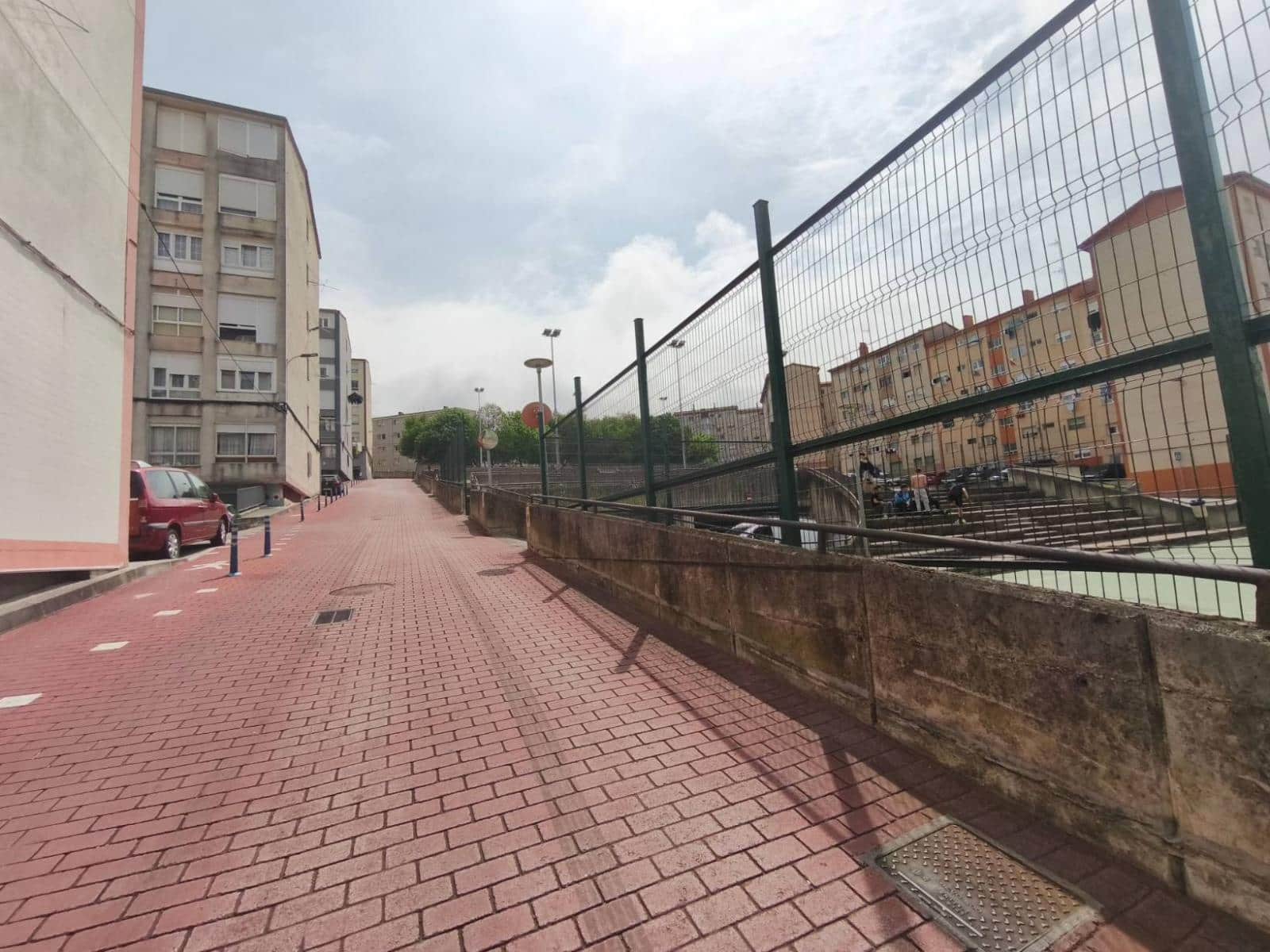 Commercial for sale in Santander - € 45,000 (Ref: 9807960)