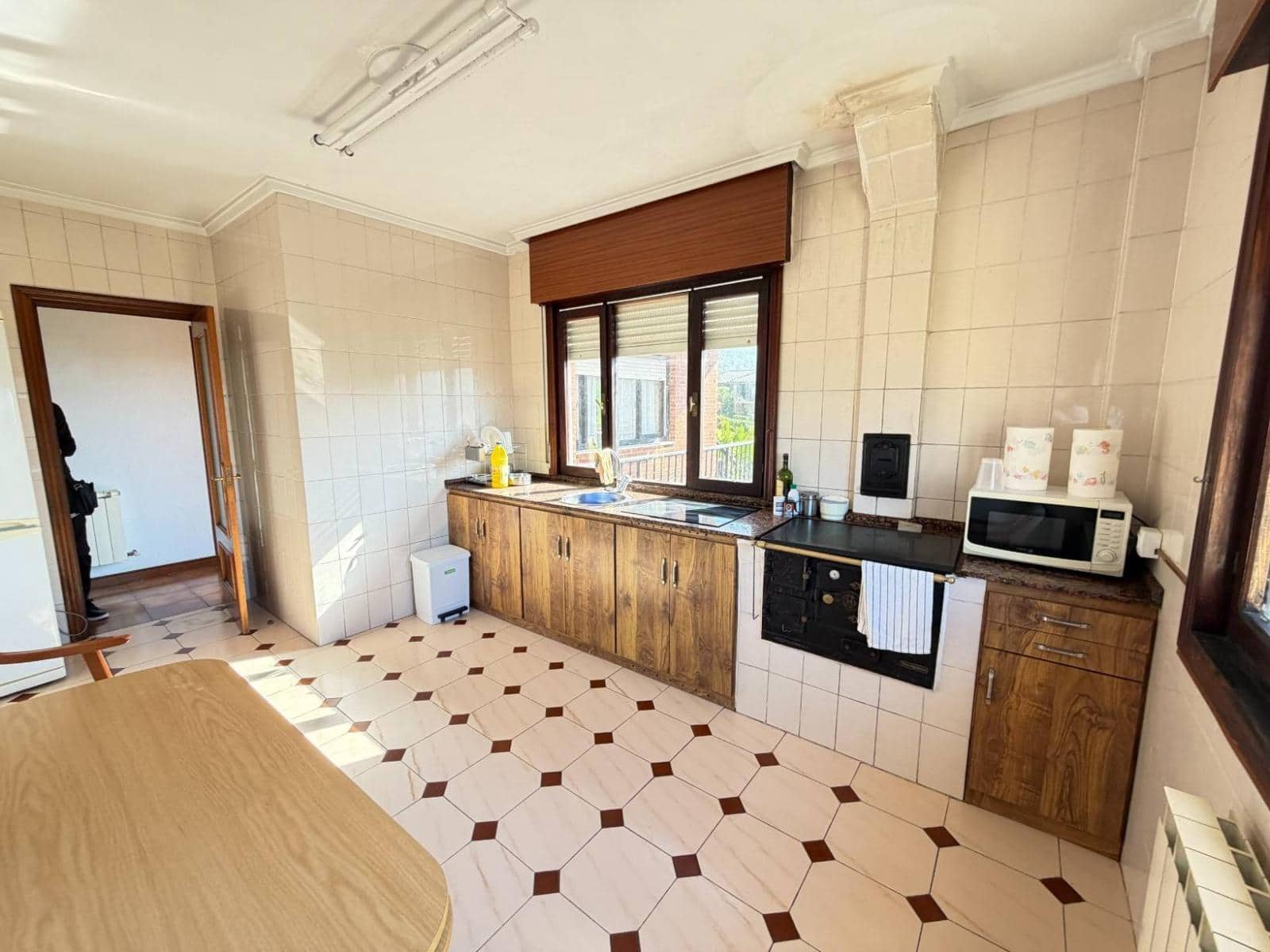 8 bedroom Semi-detached Villa for sale in Galizano - € 800,001 (Ref: 9868450)