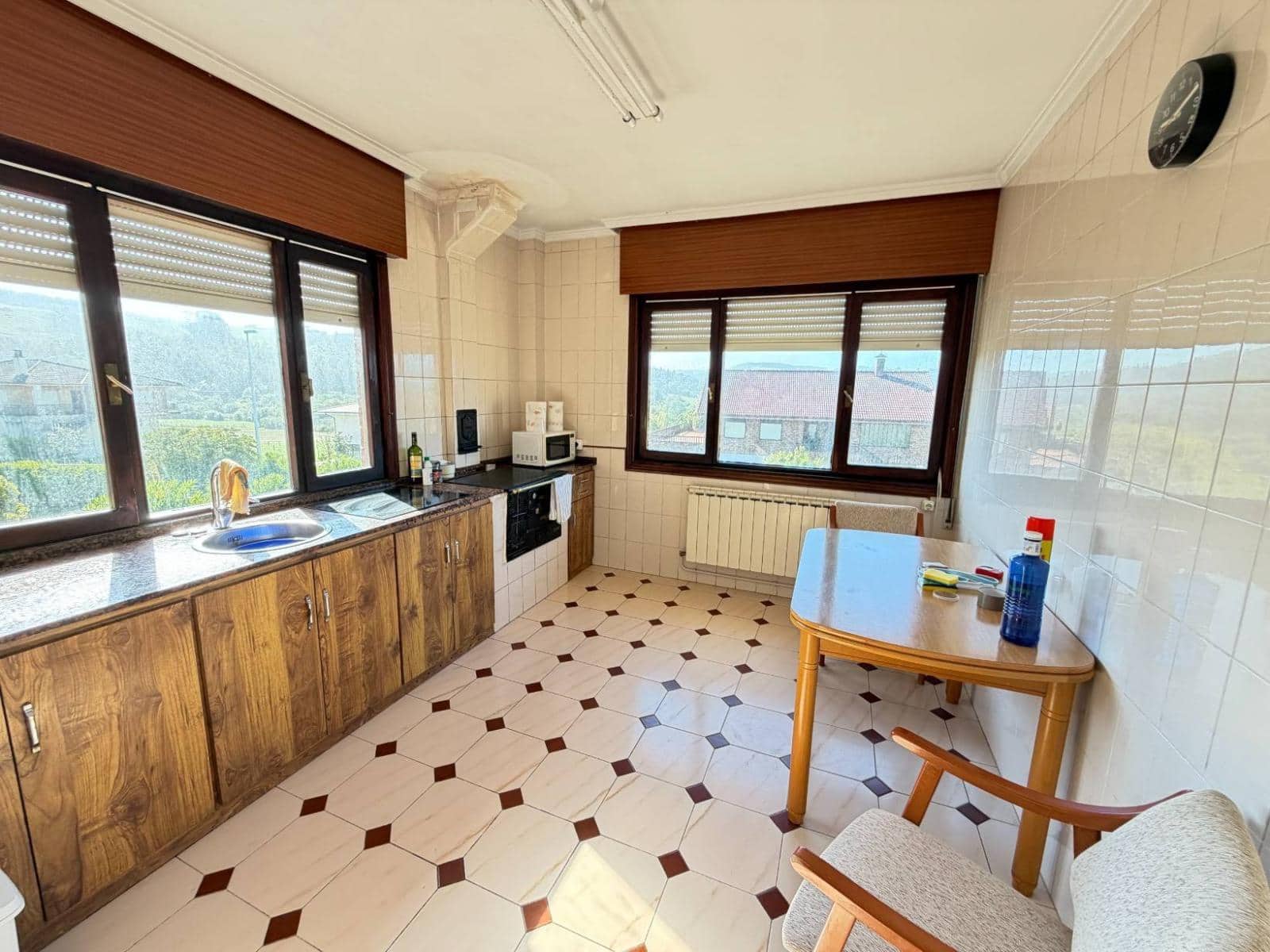 8 bedroom Semi-detached Villa for sale in Galizano - € 800,001 (Ref: 9868450)