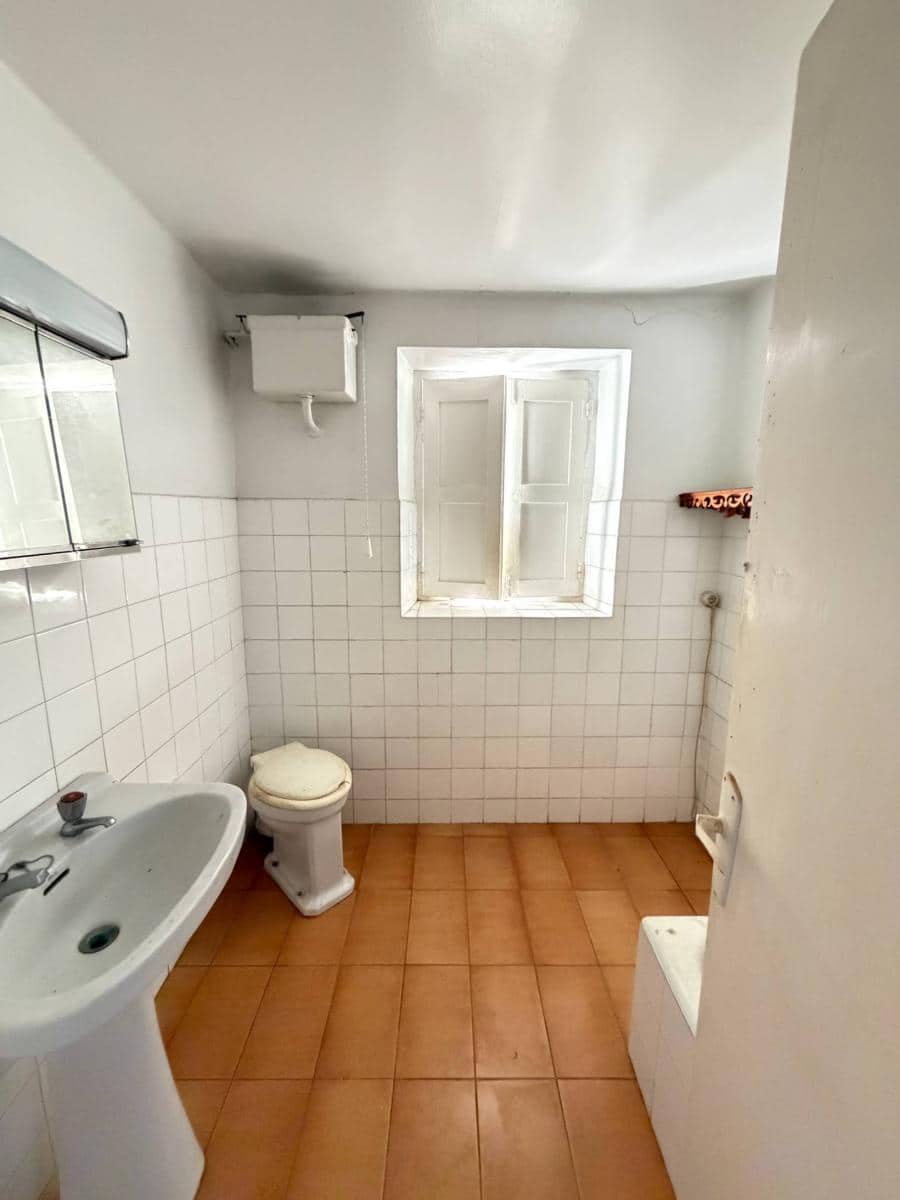 8 bedroom Semi-detached Villa for sale in Galizano - € 800,001 (Ref: 9868450)