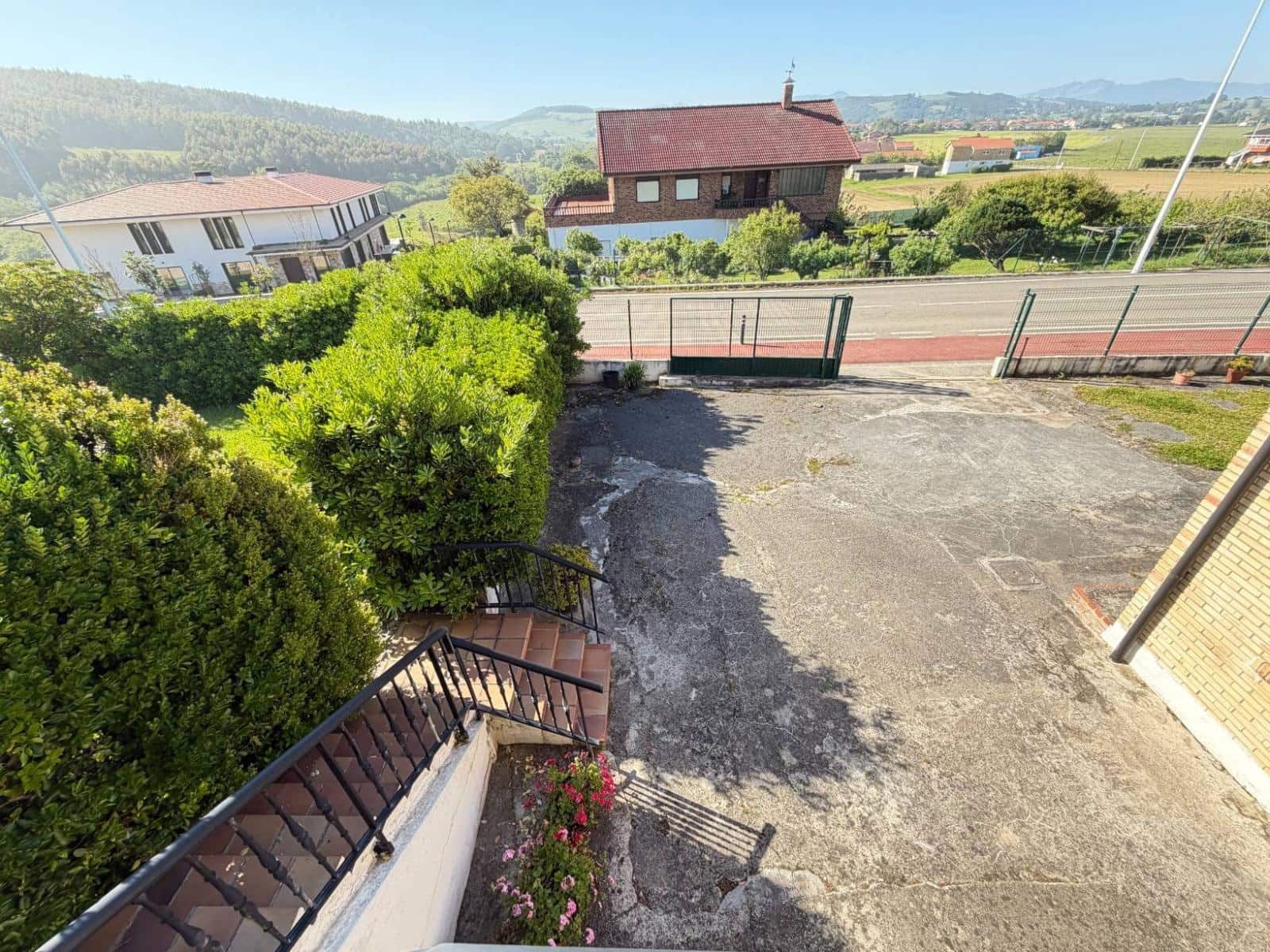 8 bedroom Semi-detached Villa for sale in Galizano - € 800,001 (Ref: 9868450)