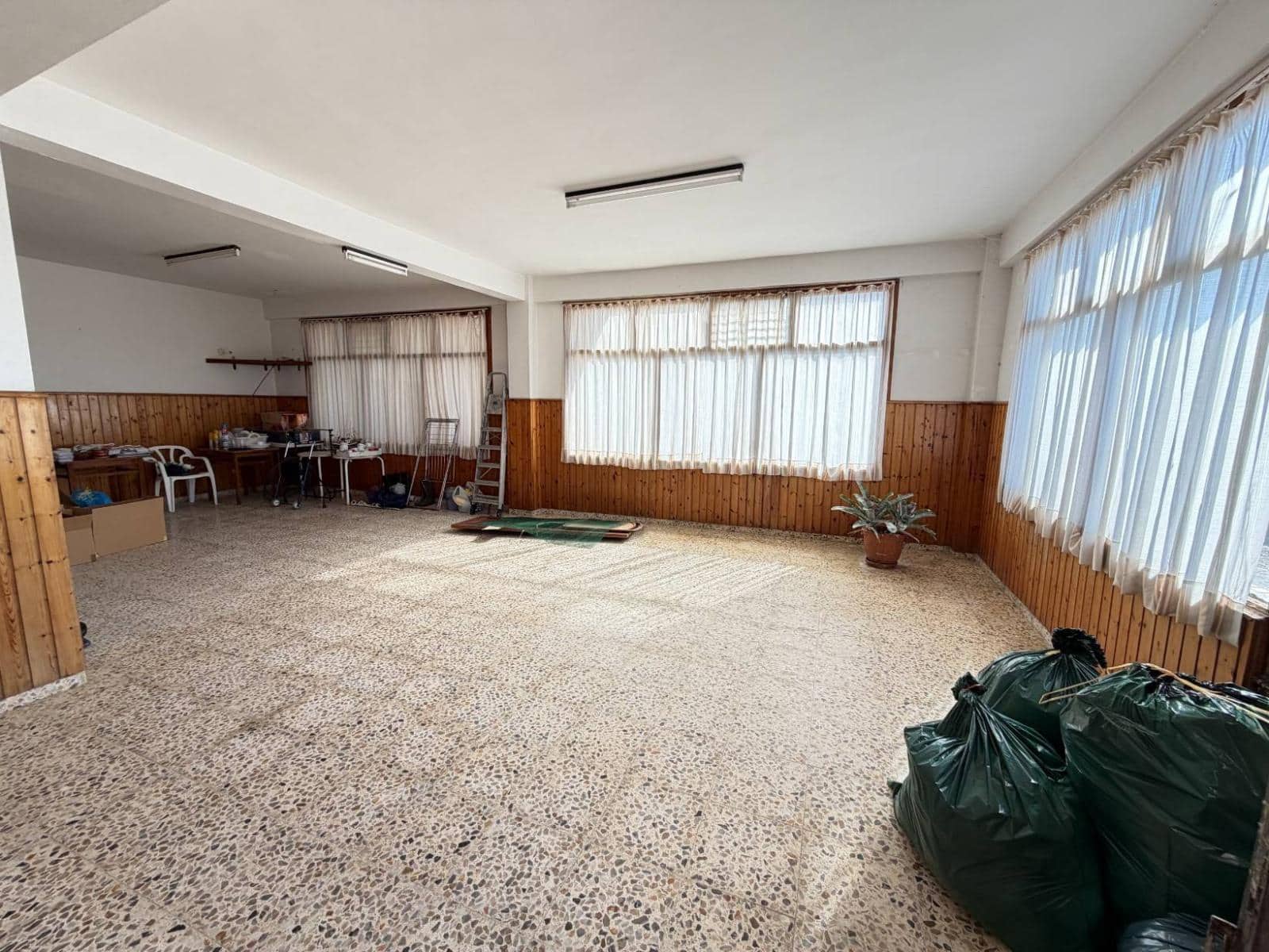 8 bedroom Semi-detached Villa for sale in Galizano - € 800,001 (Ref: 9868450)