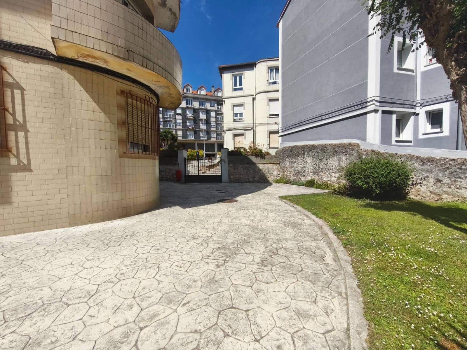 2 bedroom Flat for sale in Santander - € 289,000 (Ref: 9876438)