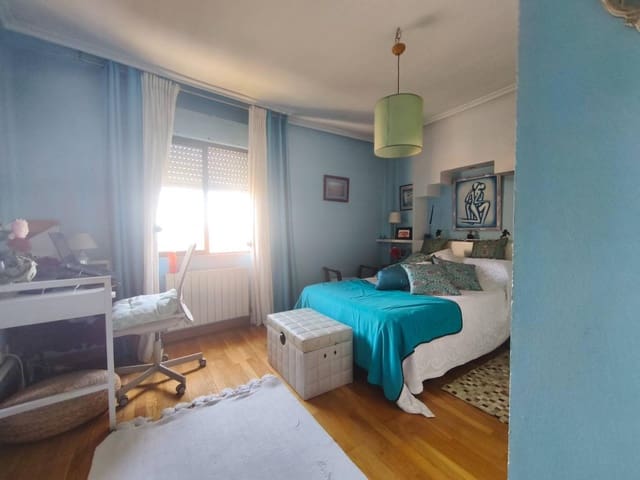 2 soveværelse Lejlighed til salg i Santander - € 289.000 (Ref: 9876438)