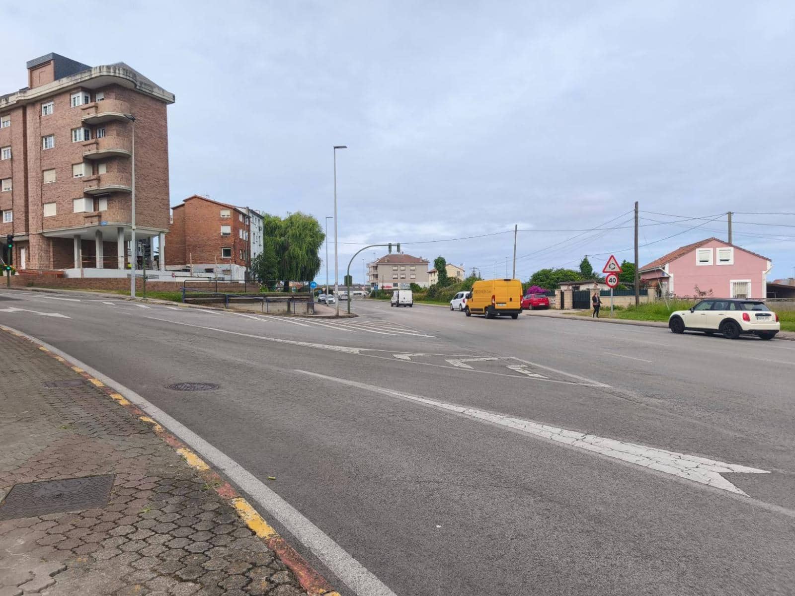 Kommersiell til salgs i Santander - € 53 000 (Ref: 9880754)