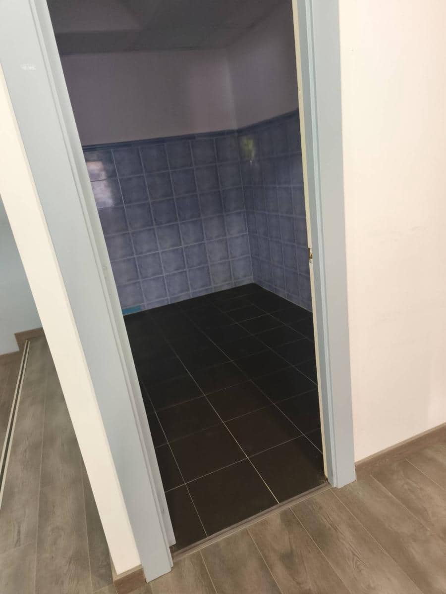Kaupallinen myytävänä paikassa Santander - 59 000 € (Ref: 9900736)