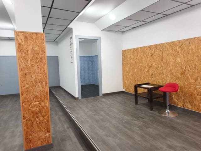 Kaupallinen myytävänä paikassa Santander - 59 000 € (Ref: 9900736)