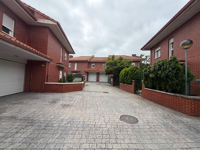 3 bedroom Semi-detached Villa for sale in Reocín - € 335,000 (Ref: 9910483)