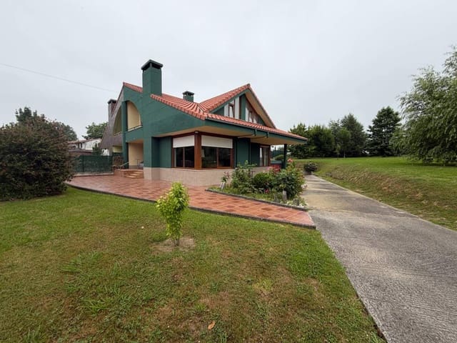 4 bedroom Semi-detached Villa for sale in Torrelavega - € 490,000 (Ref: 9910484)