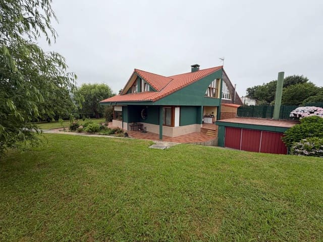 4 bedroom Semi-detached Villa for sale in Torrelavega - € 490,000 (Ref: 9910484)
