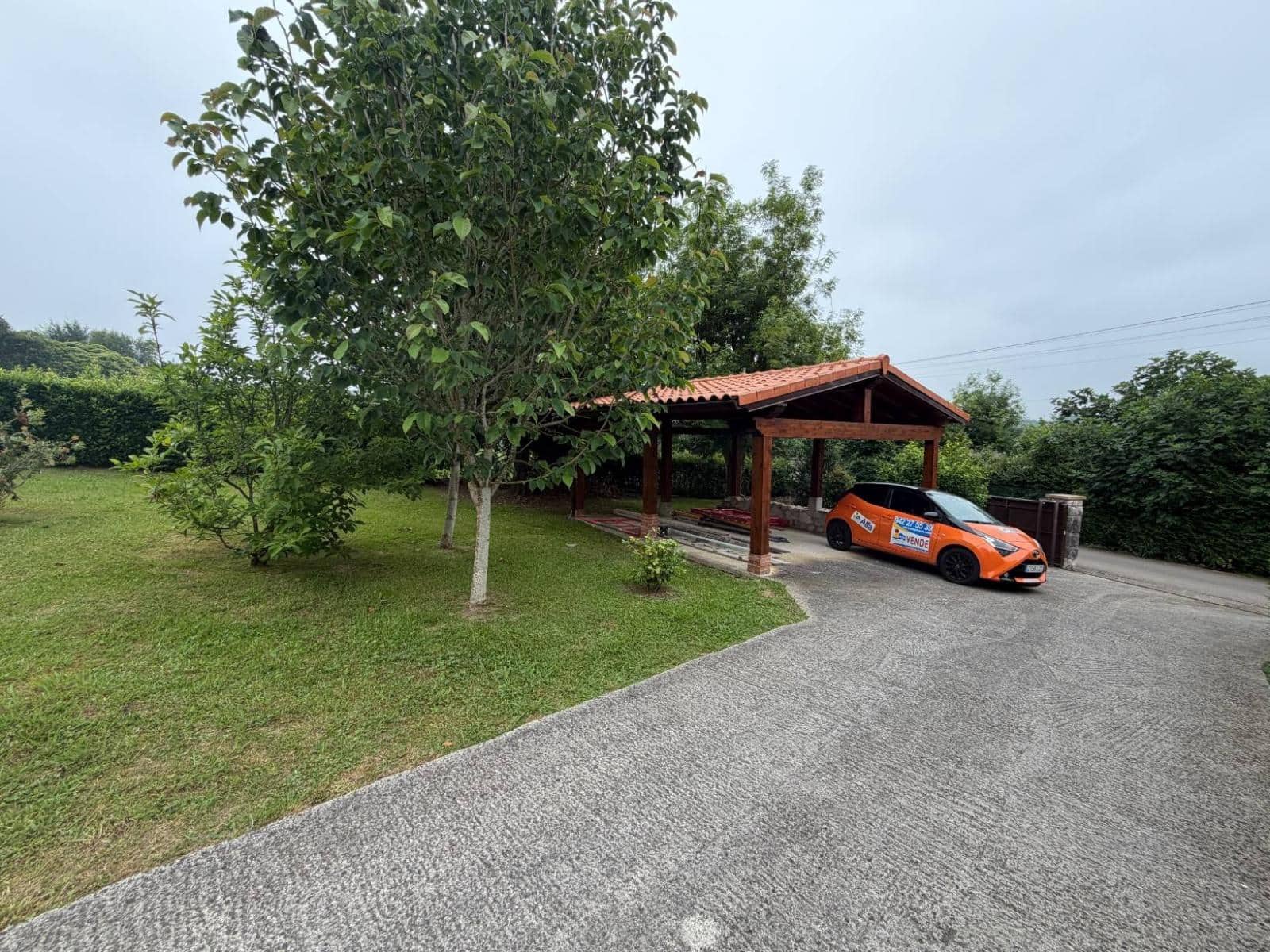 4 bedroom Semi-detached Villa for sale in Torrelavega - € 490,000 (Ref: 9910484)