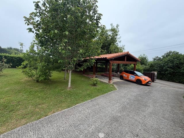 4 bedroom Semi-detached Villa for sale in Torrelavega - € 490,000 (Ref: 9910484)