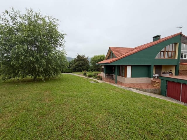 4 bedroom Semi-detached Villa for sale in Torrelavega - € 490,000 (Ref: 9910484)