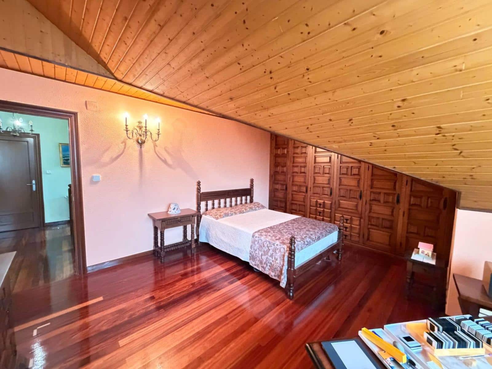 4 bedroom Semi-detached Villa for sale in Torrelavega - € 490,000 (Ref: 9910484)