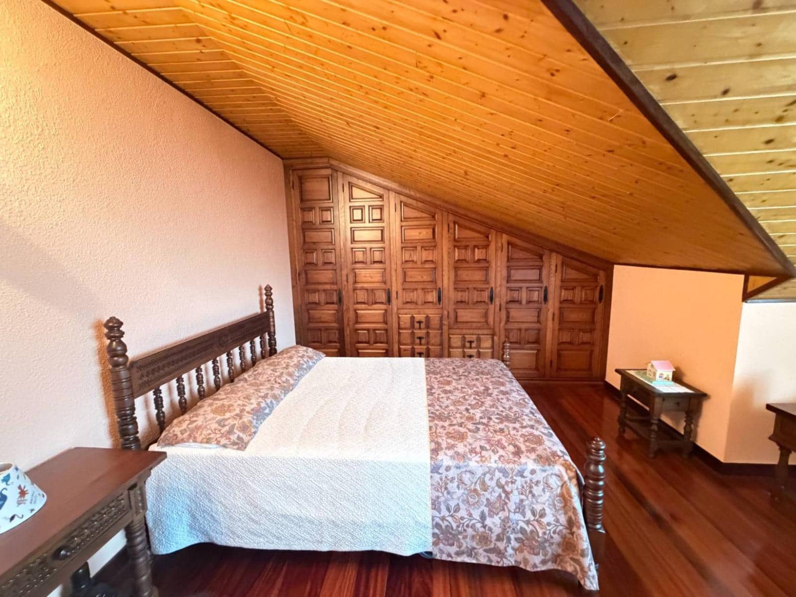 4 bedroom Semi-detached Villa for sale in Torrelavega - € 490,000 (Ref: 9910484)