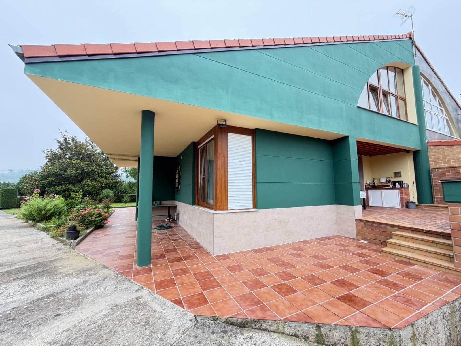 4 bedroom Semi-detached Villa for sale in Torrelavega - € 490,000 (Ref: 9910484)