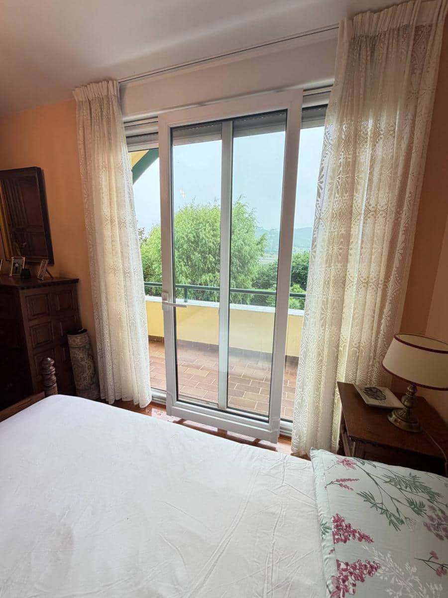 4 bedroom Semi-detached Villa for sale in Torrelavega - € 490,000 (Ref: 9910484)