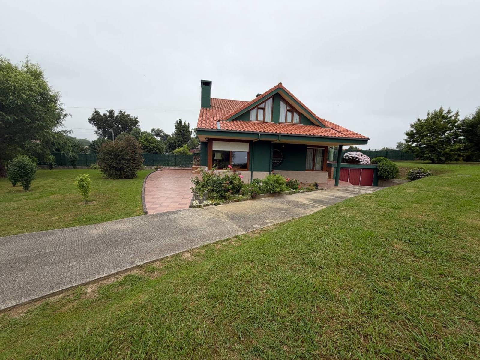 4 bedroom Semi-detached Villa for sale in Torrelavega - € 490,000 (Ref: 9910484)