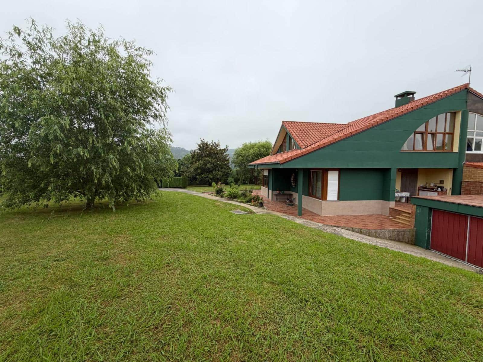 4 bedroom Semi-detached Villa for sale in Torrelavega - € 490,000 (Ref: 9910484)