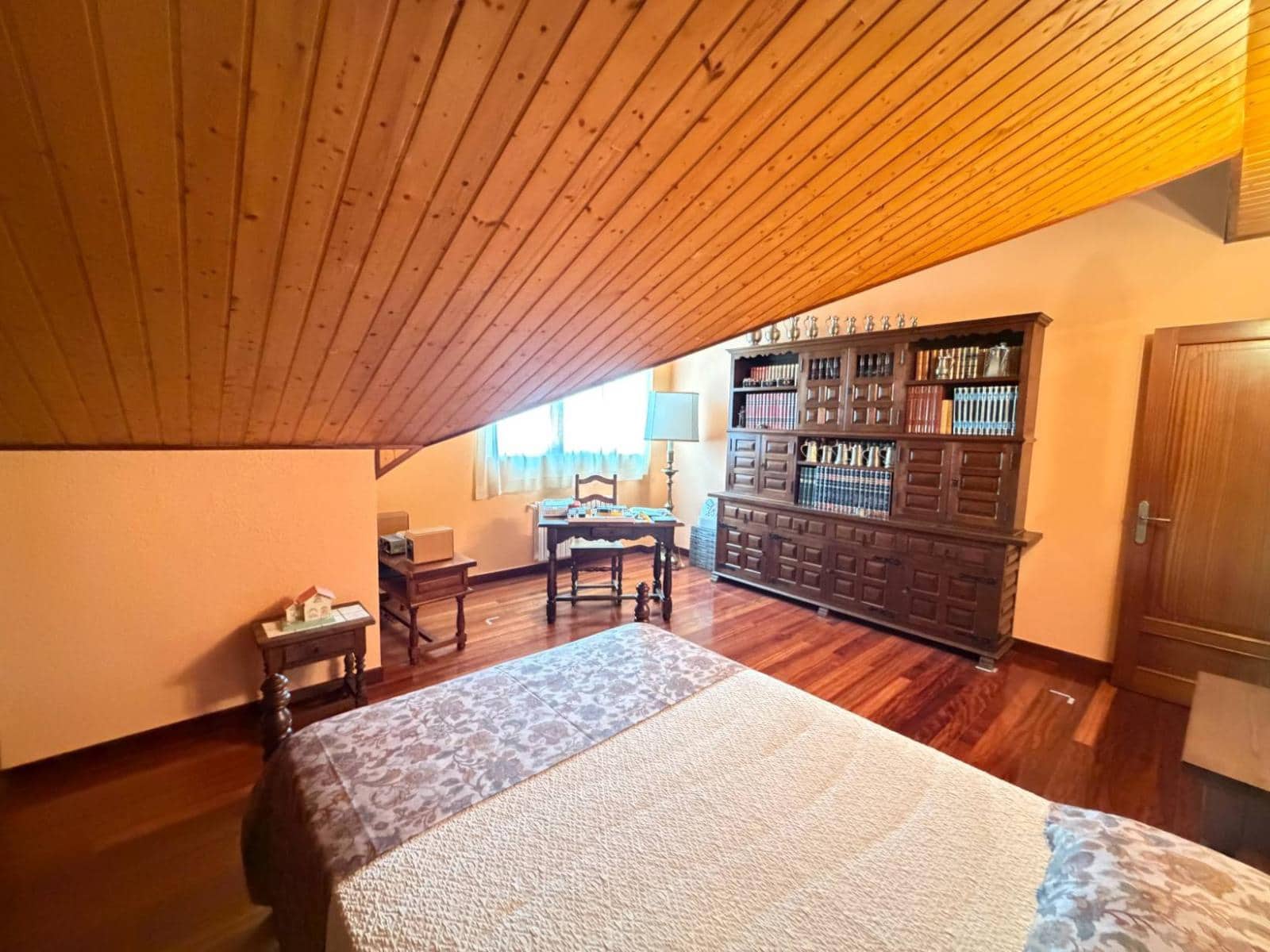 4 bedroom Semi-detached Villa for sale in Torrelavega - € 490,000 (Ref: 9910484)