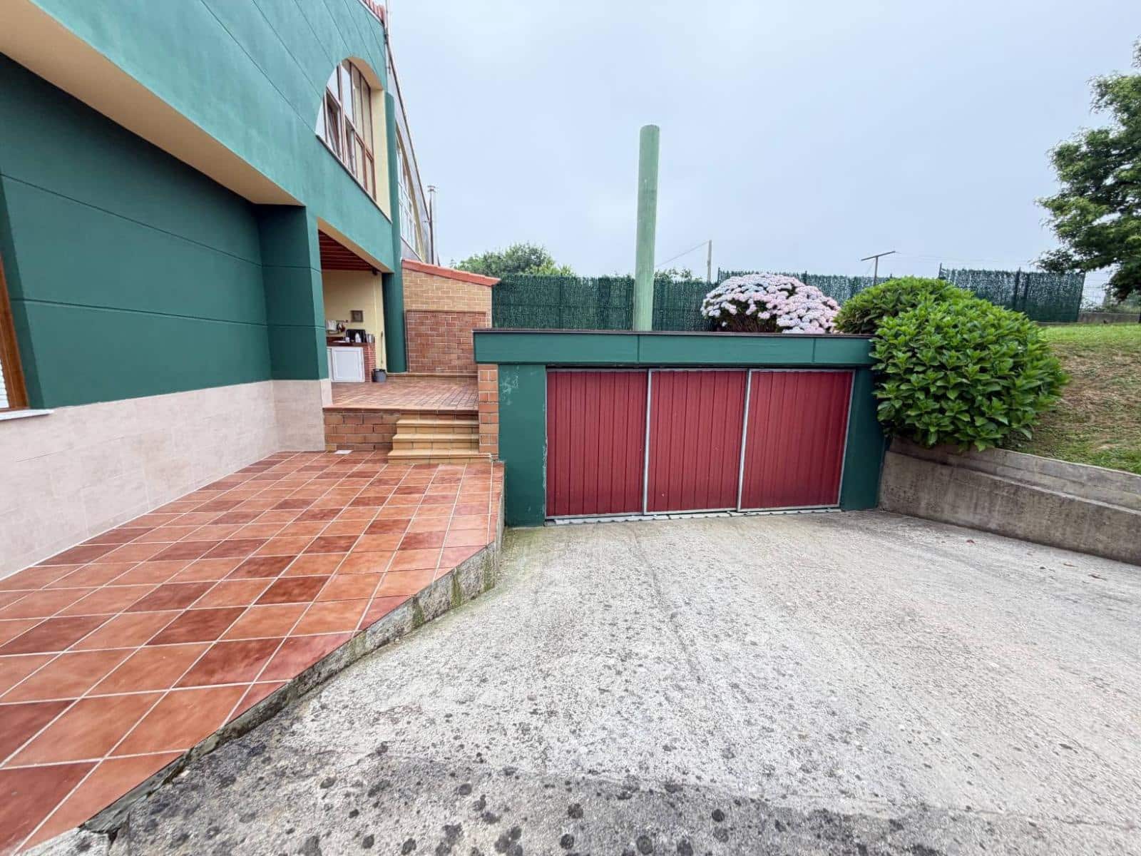 4 bedroom Semi-detached Villa for sale in Torrelavega - € 490,000 (Ref: 9910484)