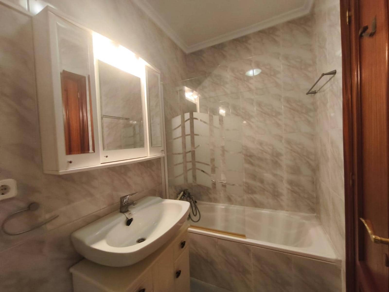 Piso de 3 habitaciones en Polaciones en venta - 169.000 € (Ref: 9933736)