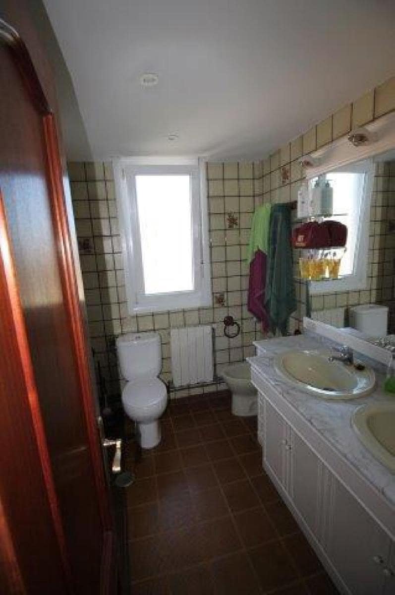 3 bedroom Flat for rent in Santander - € 825 (Ref: 9994253)