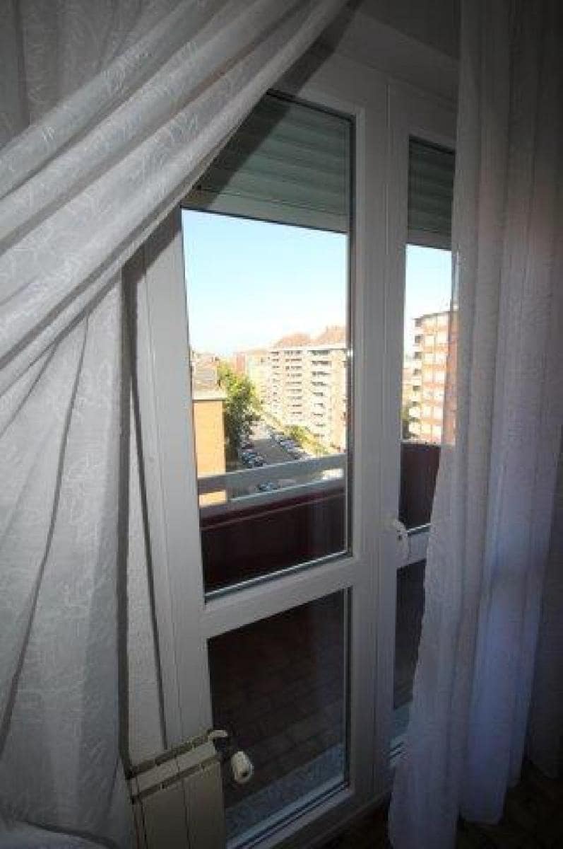 3 bedroom Flat for rent in Santander - € 825 (Ref: 9994253)