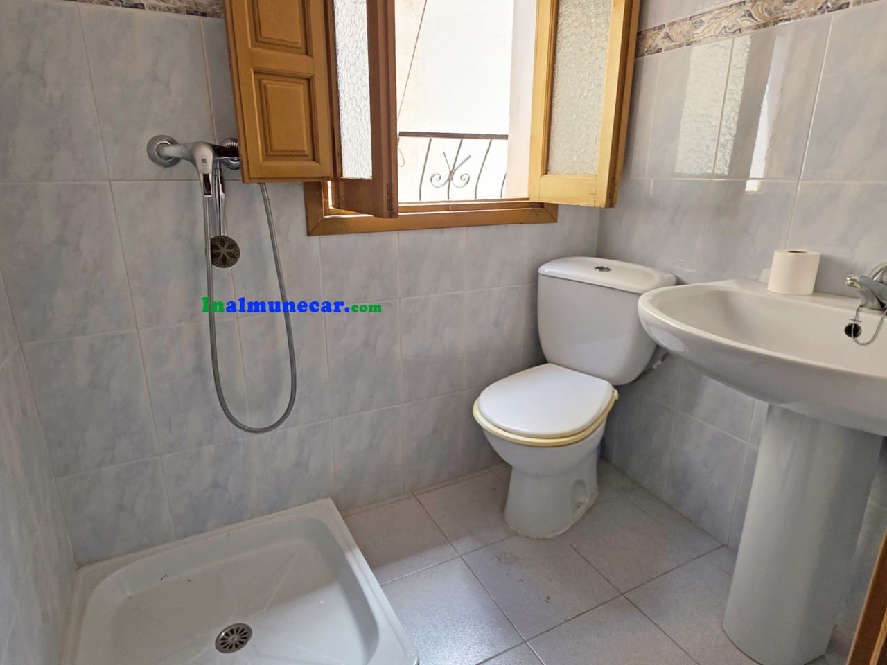 6 slaapkamer Huis te koop in Otivar - € 115.000 (Ref: 10017094)