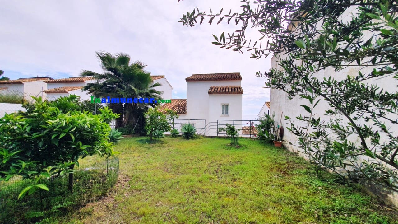 3 soveværelse Rækkehus til salg i La Herradura med swimmingpool garage - € 475.000 (Ref: 9017196)