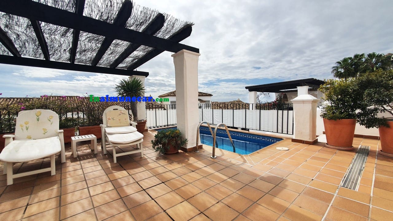 3 soveværelse Rækkehus til salg i La Herradura med swimmingpool garage - € 475.000 (Ref: 9017196)