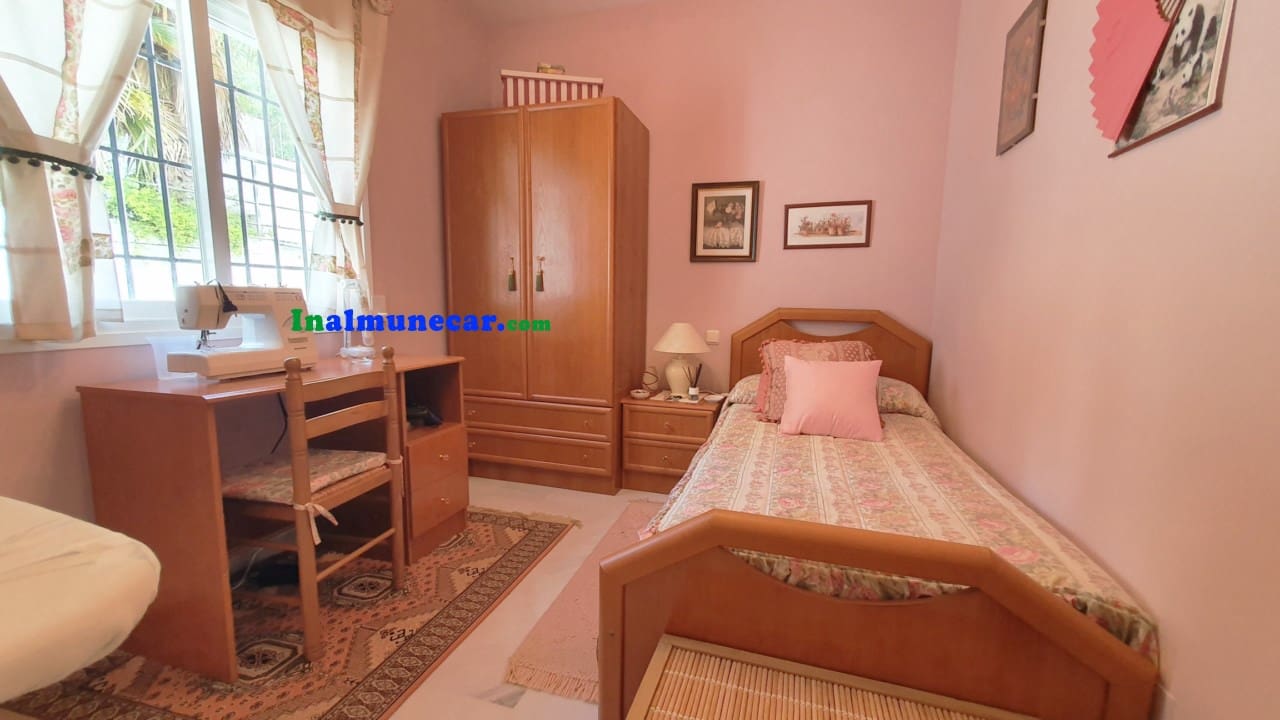 3 soveværelse Rækkehus til salg i La Herradura med swimmingpool garage - € 475.000 (Ref: 9017196)