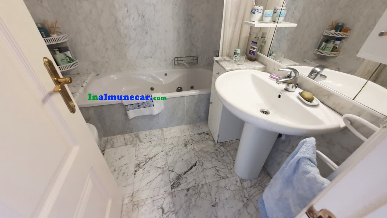 3 soveværelse Rækkehus til salg i La Herradura med swimmingpool garage - € 475.000 (Ref: 9017196)