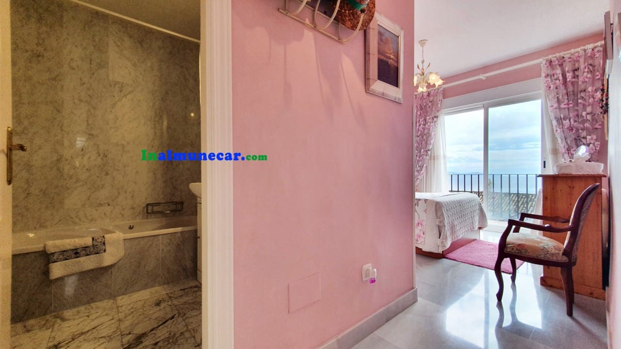 3 soveværelse Rækkehus til salg i La Herradura med swimmingpool garage - € 475.000 (Ref: 9017196)