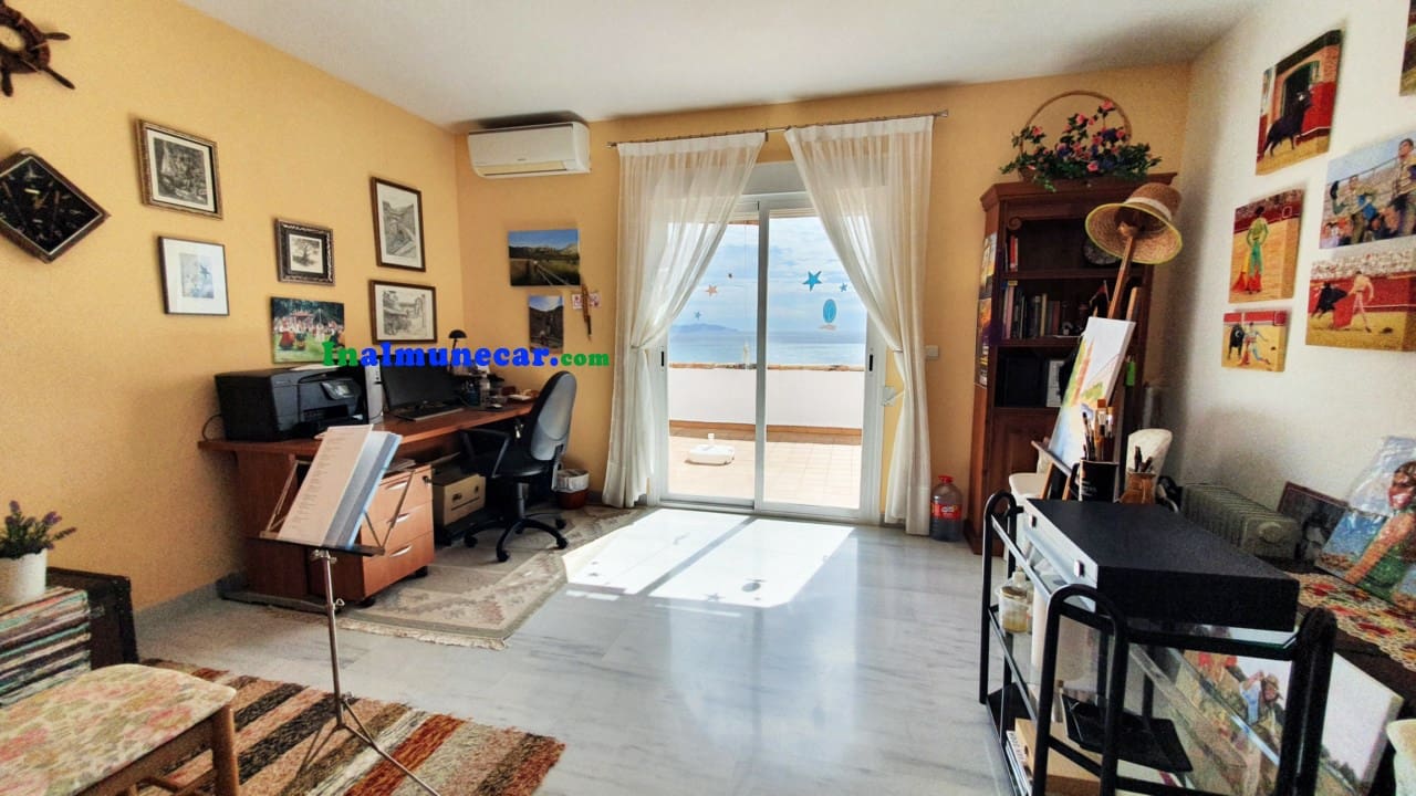 3 soveværelse Rækkehus til salg i La Herradura med swimmingpool garage - € 475.000 (Ref: 9017196)