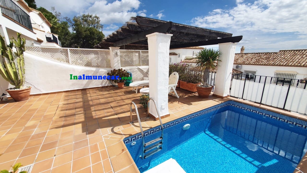 3 soveværelse Rækkehus til salg i La Herradura med swimmingpool garage - € 475.000 (Ref: 9017196)