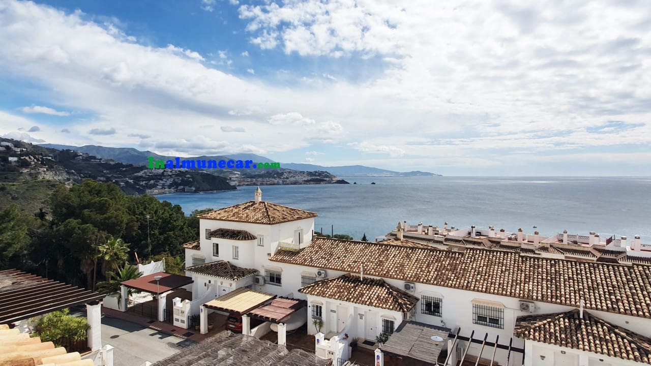 3 soveværelse Rækkehus til salg i La Herradura med swimmingpool garage - € 475.000 (Ref: 9017196)