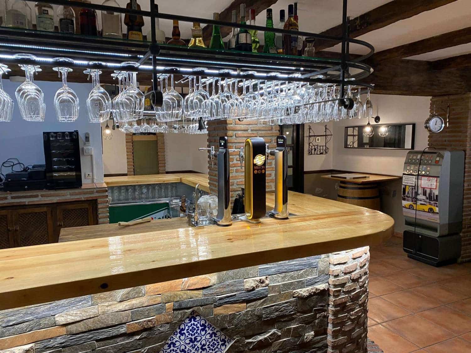 7 soveværelse Restaurant/Bar til salg i Otivar - € 750.000 (Ref: 9264053)