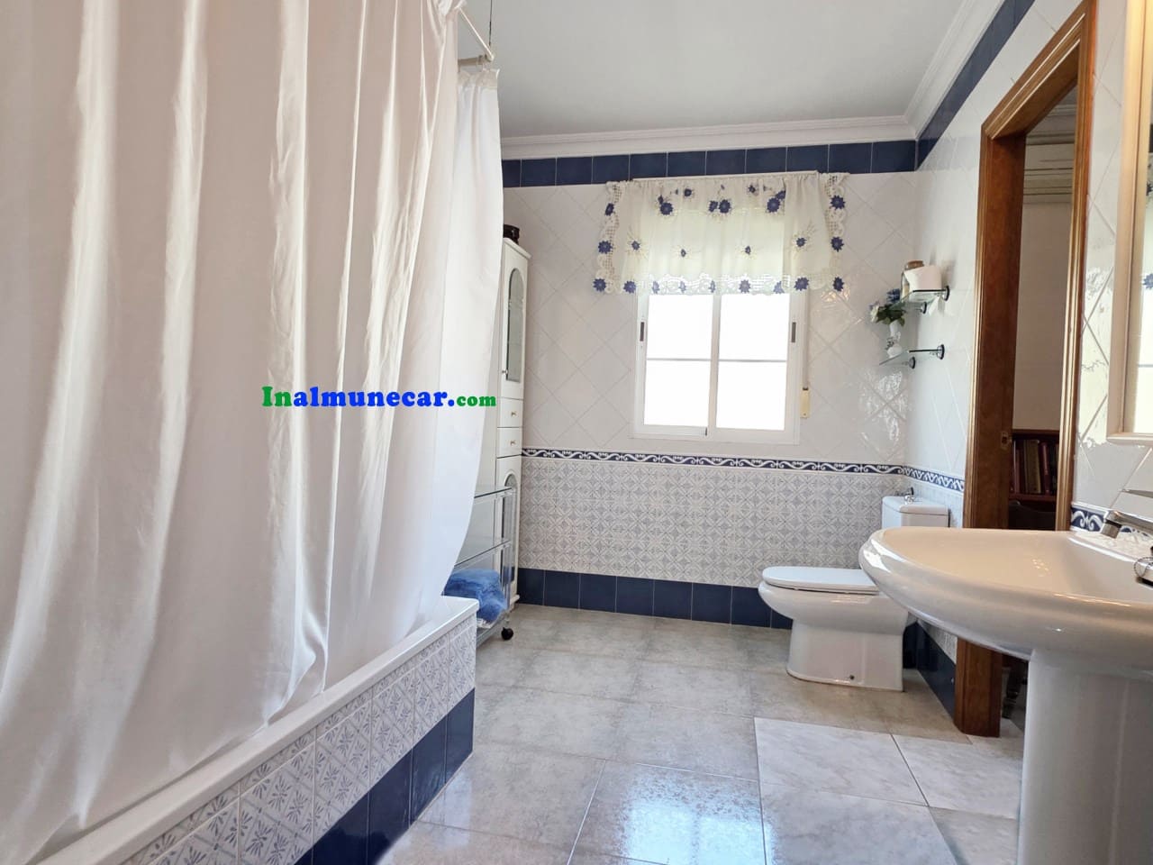 5 bedroom Villa for sale in La Herradura with pool - € 1,100,000 (Ref: 9410662)