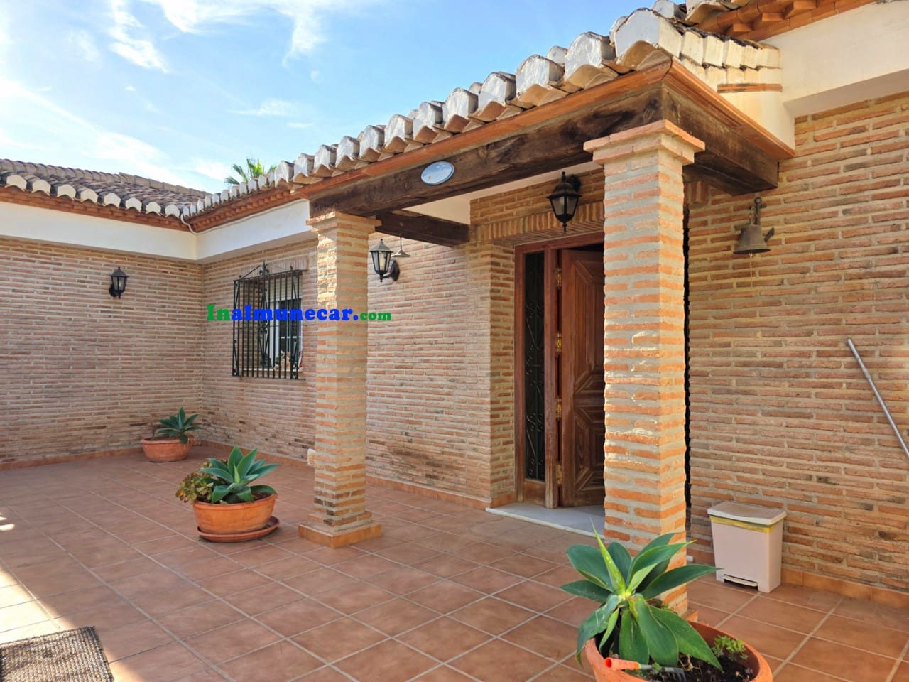 5 bedroom Villa for sale in La Herradura with pool - € 1,100,000 (Ref: 9410662)
