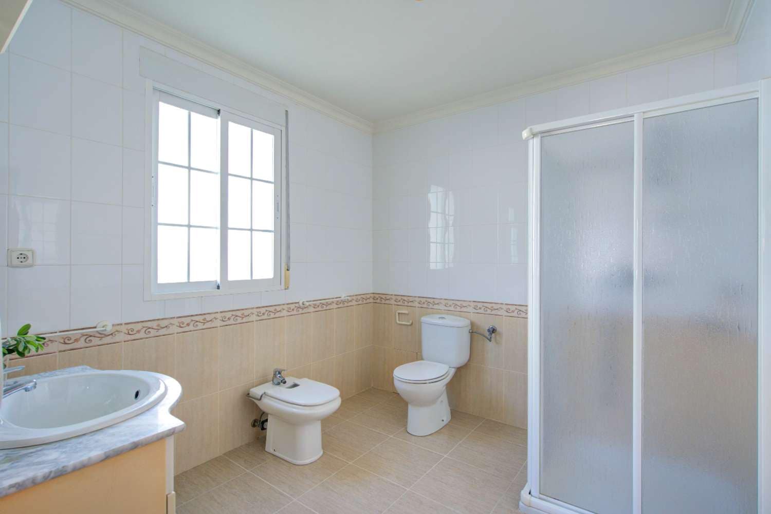 5 bedroom Villa for sale in La Herradura with pool - € 1,100,000 (Ref: 9410662)