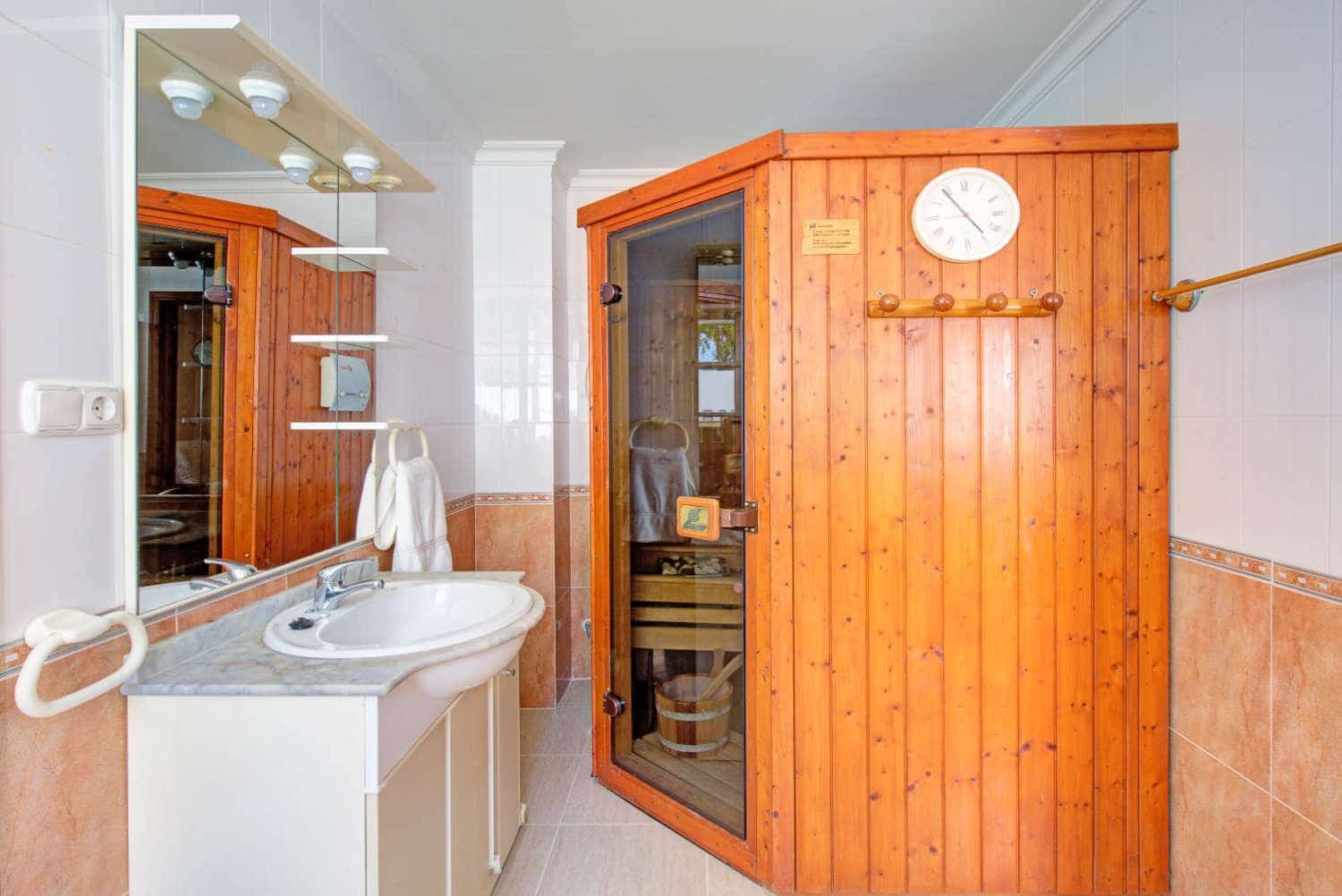 5 bedroom Villa for sale in La Herradura with pool - € 1,100,000 (Ref: 9410662)